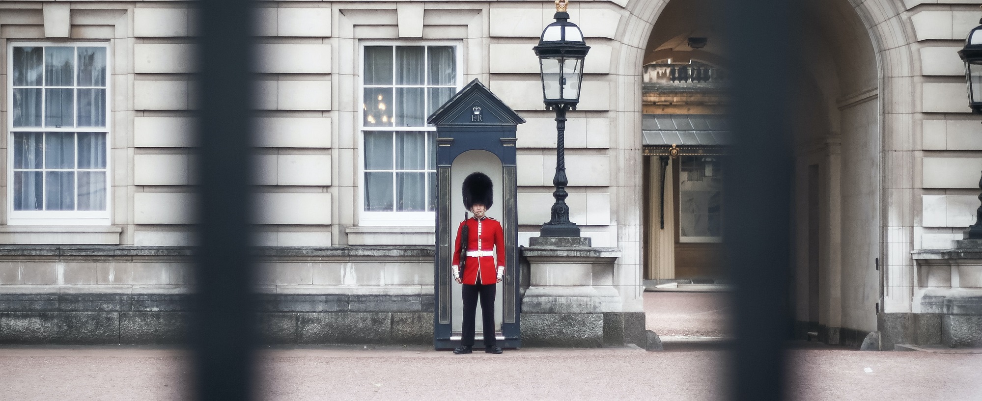 Kings guard stood outside Buckingham Palace